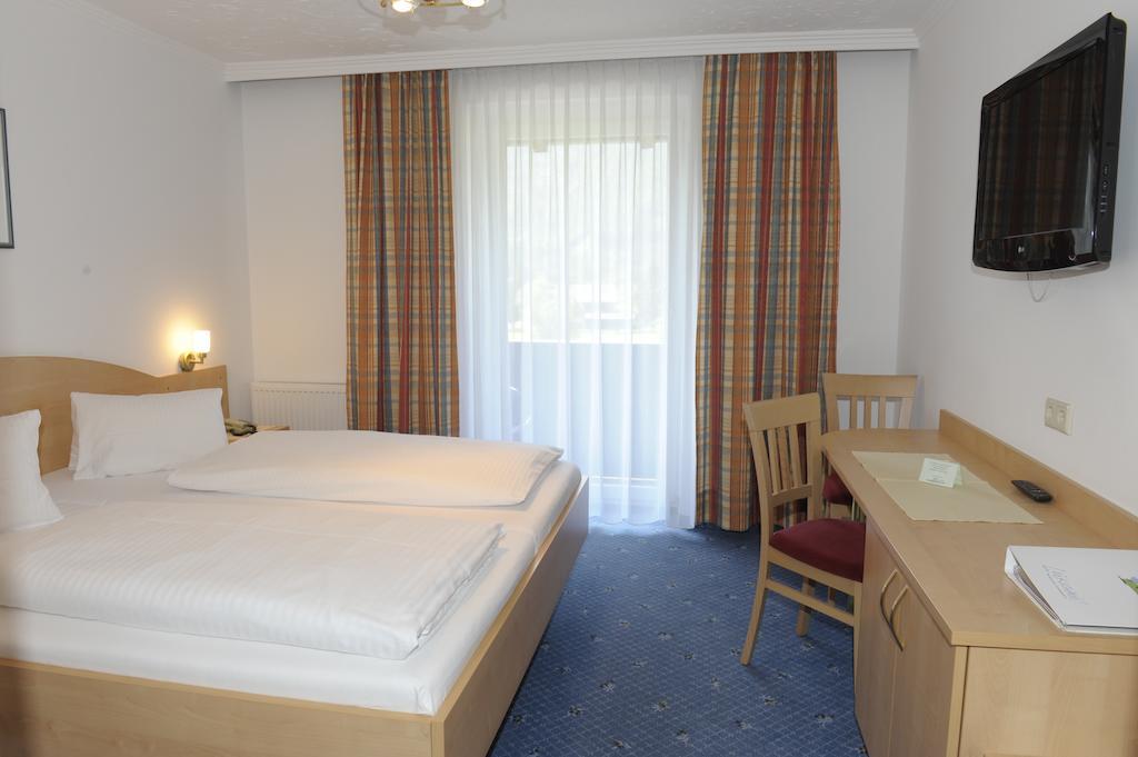 Landhotel Stofflerwirt Sankt Michael im Lungau Oda fotoğraf